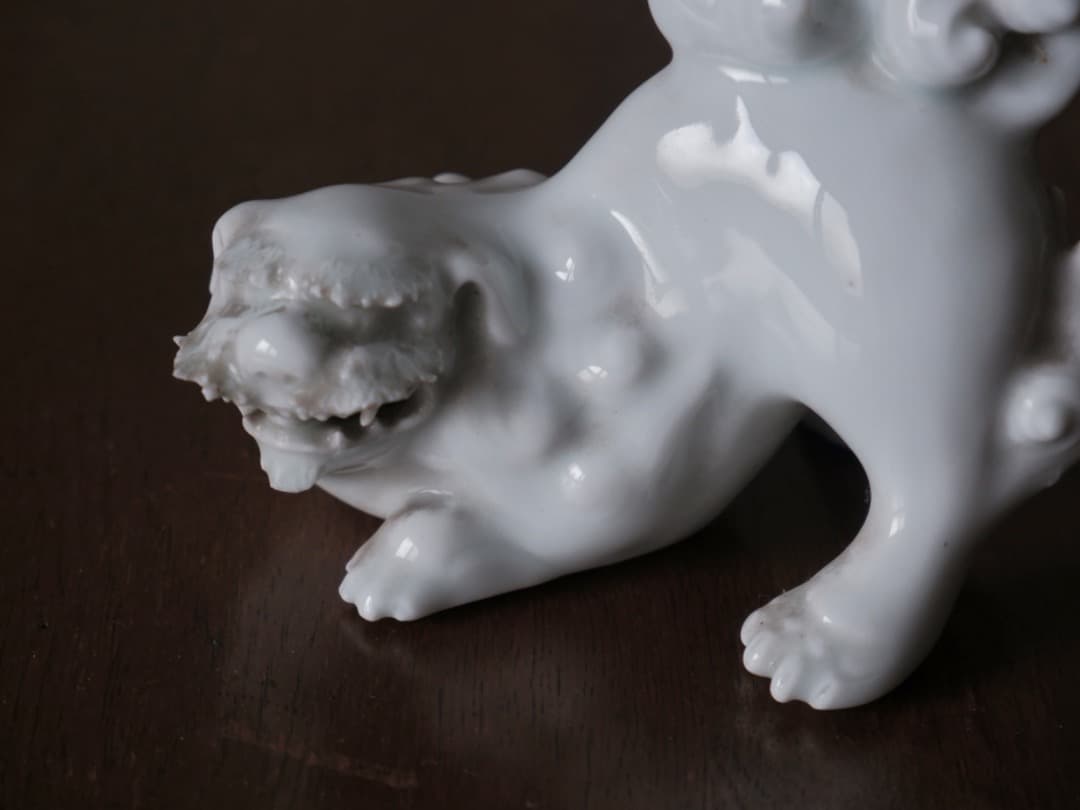 鍋島焼　白磁　獅子　置物　銘なし　アンティーク　Q2057
