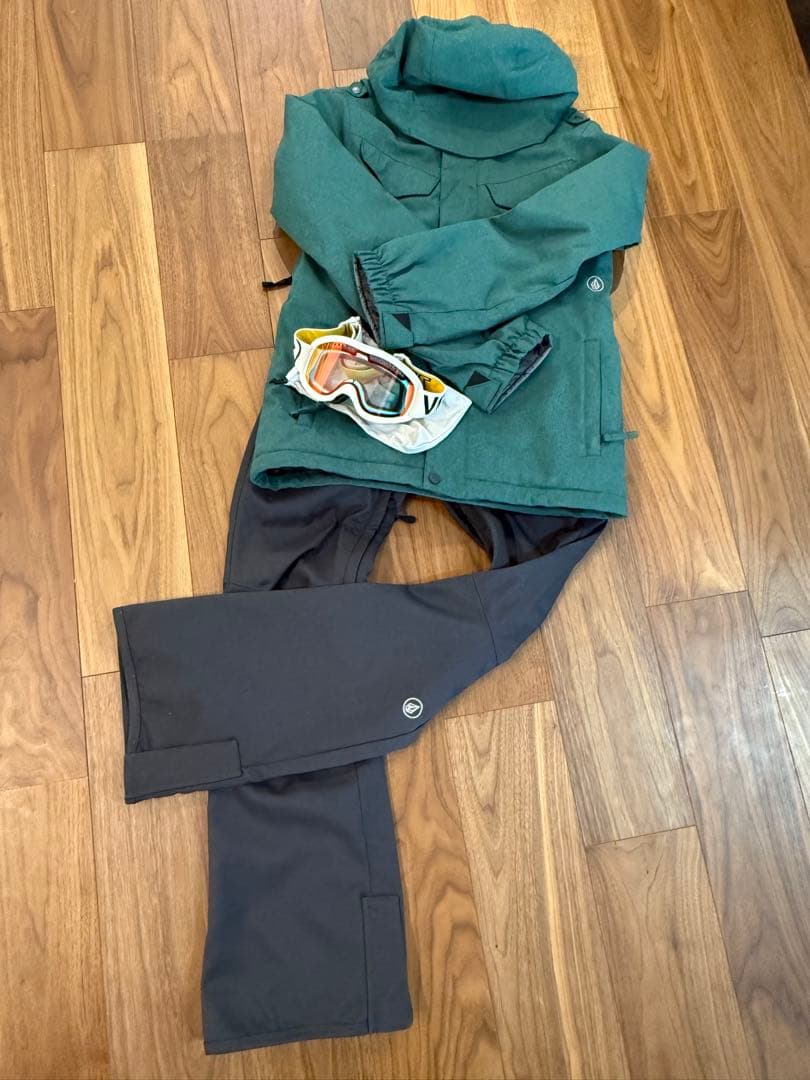 VOLCOM スノーボードウェア