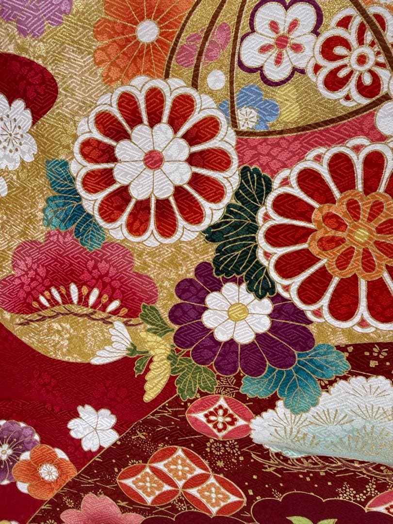 三越取扱 吉澤織物 [田中優子の世界]振袖 未仕立 定価70万 正絹 赤地古典柄