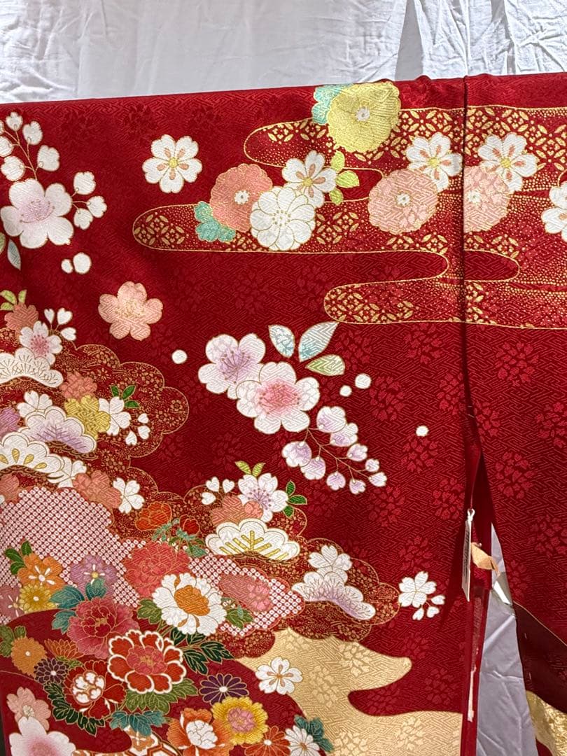 三越取扱 吉澤織物 [田中優子の世界]振袖 未仕立 定価70万 正絹 赤地古典柄