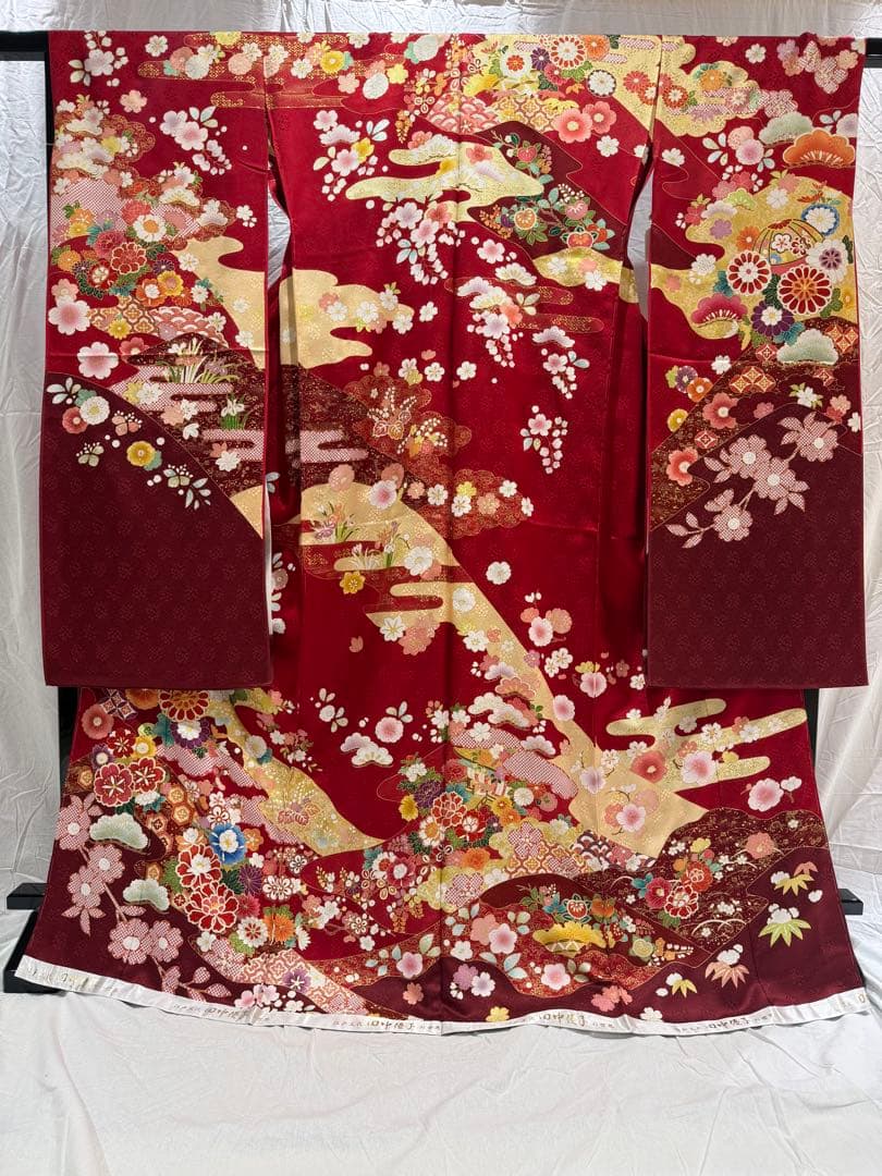 三越取扱 吉澤織物 [田中優子の世界]振袖 未仕立 定価70万 正絹 赤地古典柄