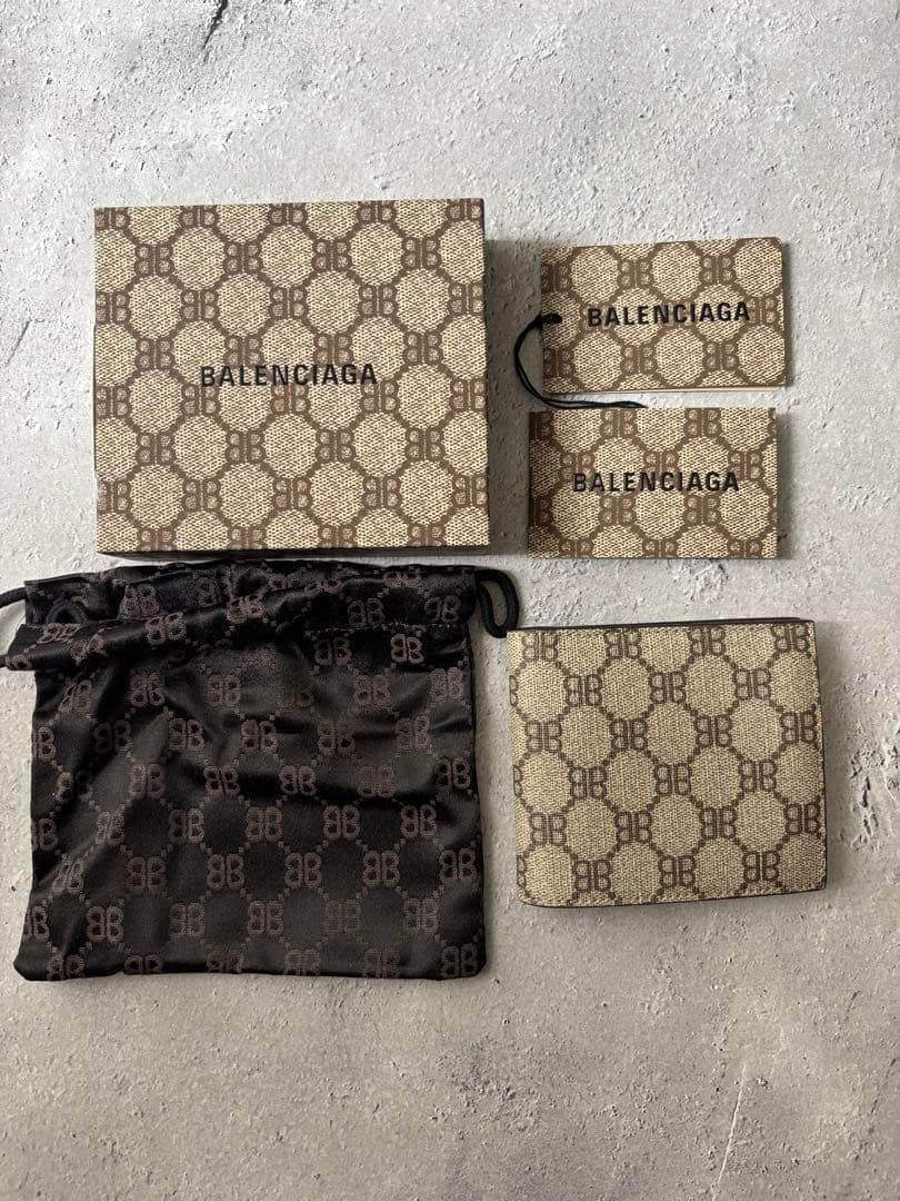 バレンシアガ　ザ・ハッカープロジェクト二つ折りウォレット財布