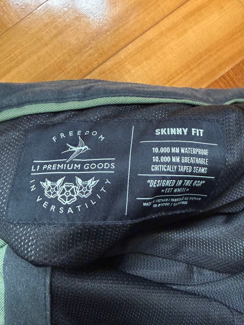 L1スノーボードウェア　ジャケットSサイズ　パンツXSサイズ