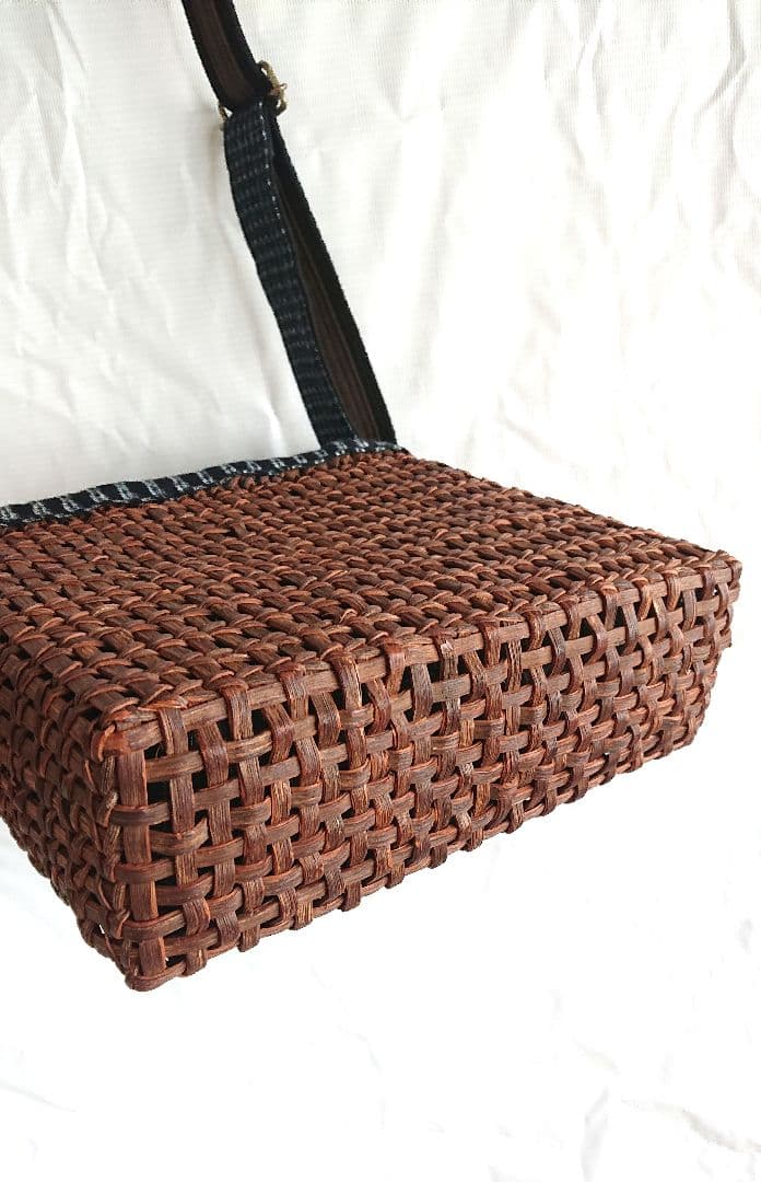 山葡萄蔓ショルダーバッグ・斜め掛けbag