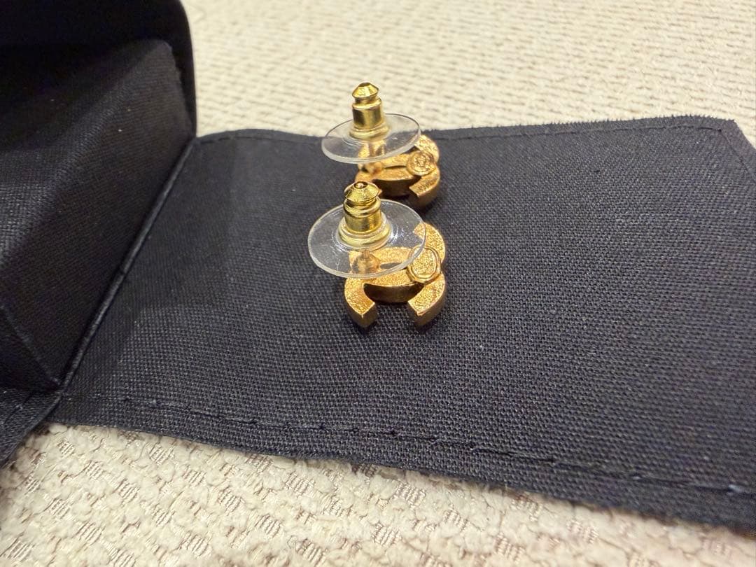 CHANEL ゴールド CCロゴピアス