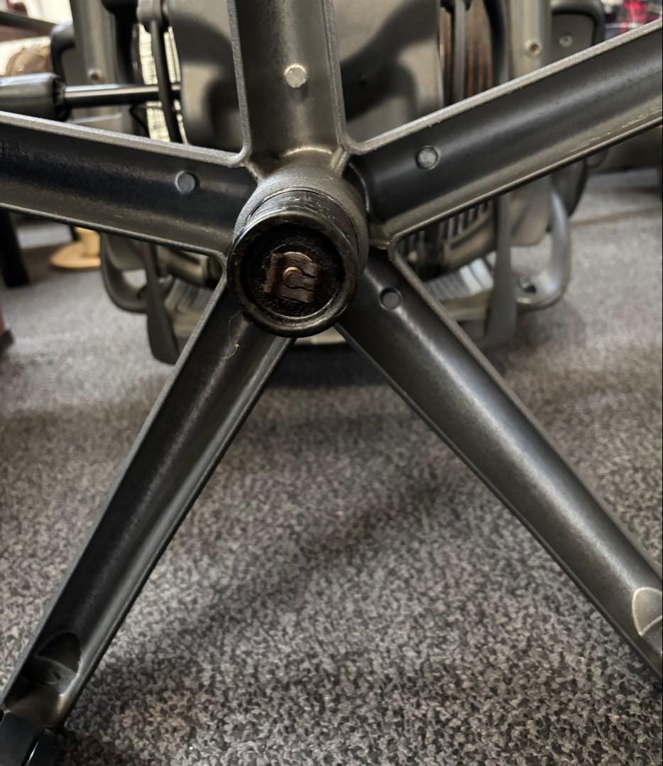 アーロンチェア　破れ他有り