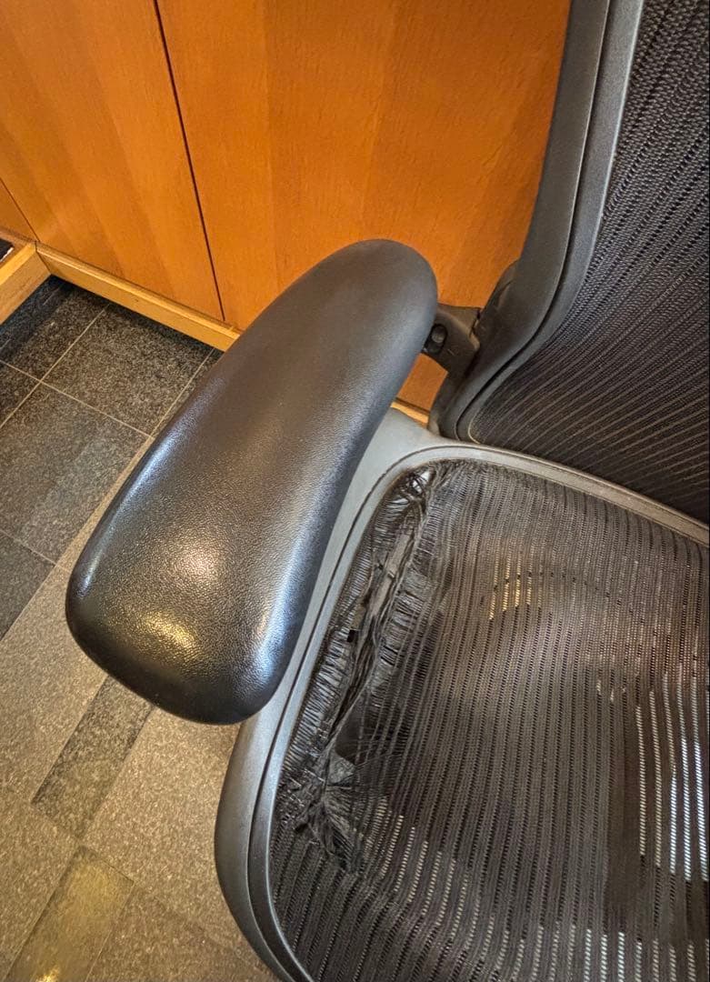 アーロンチェア　破れ他有り