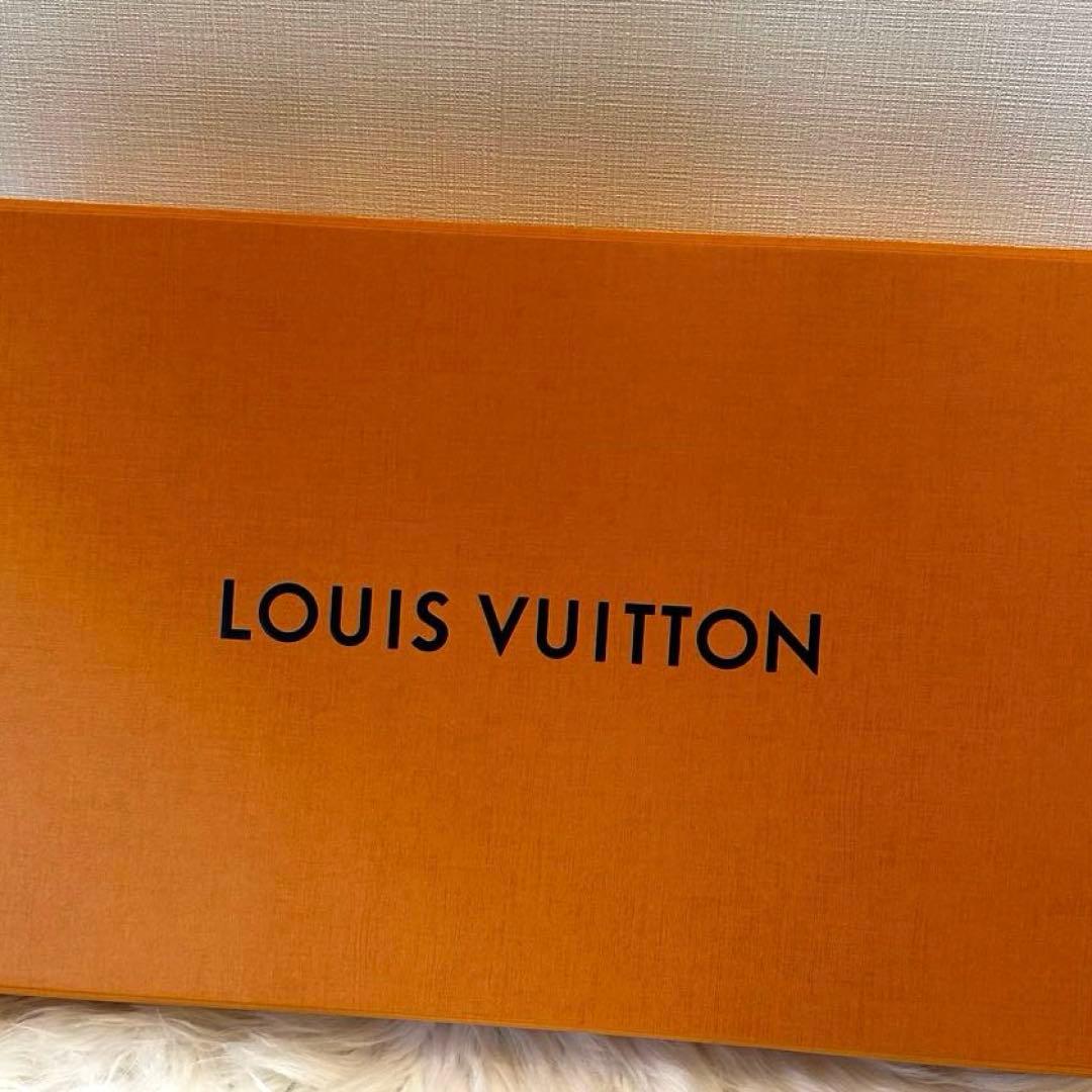 LOUIS VUITTON　ルイヴィトン✮エシャルプ　ロゴマニア　グレー　箱付