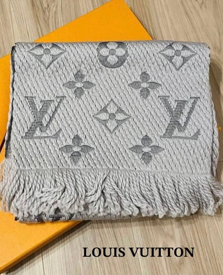 LOUIS VUITTON　ルイヴィトン✮エシャルプ　ロゴマニア　グレー　箱付