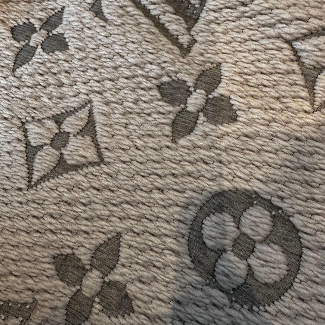 LOUIS VUITTON　ルイヴィトン✮エシャルプ　ロゴマニア　グレー　箱付