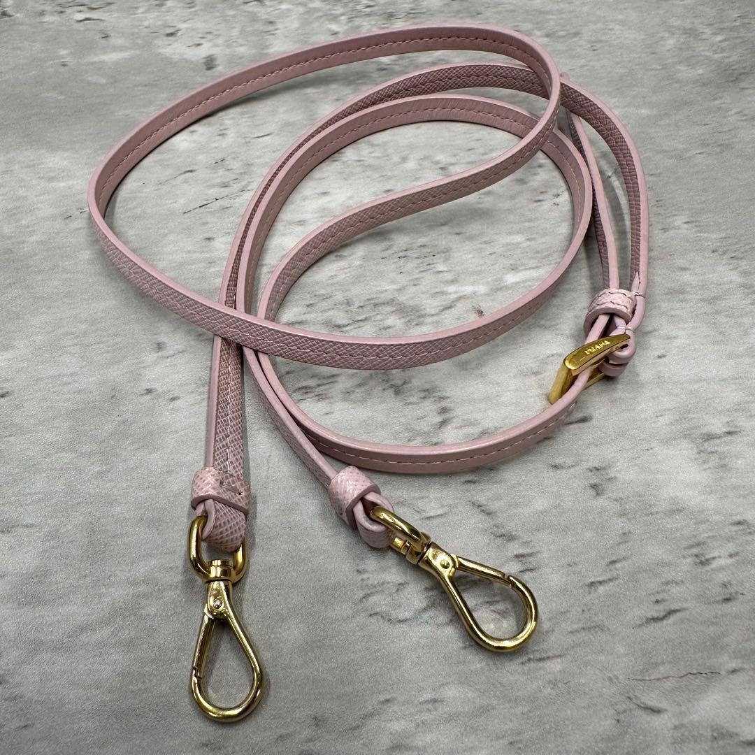 極美品✨ プラダ iPhone15 三角プレート ショルダー スマホケース