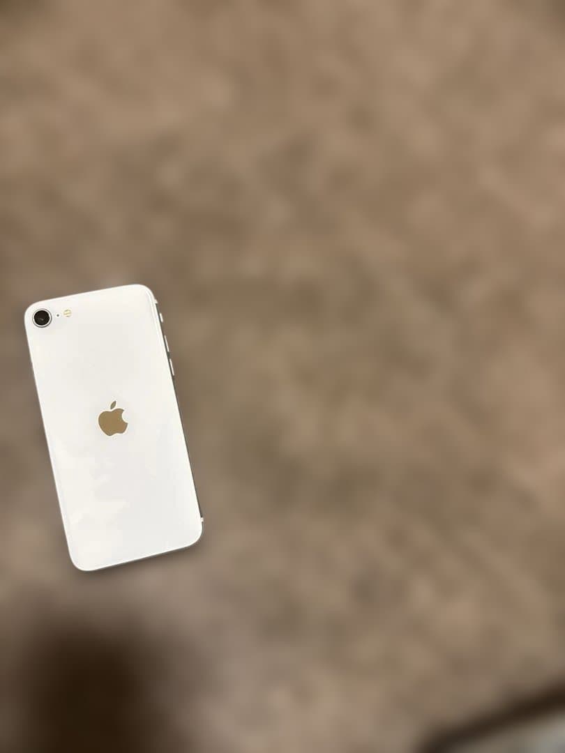 iPhone SEツー本体　SIMロックありau ￼￼￼