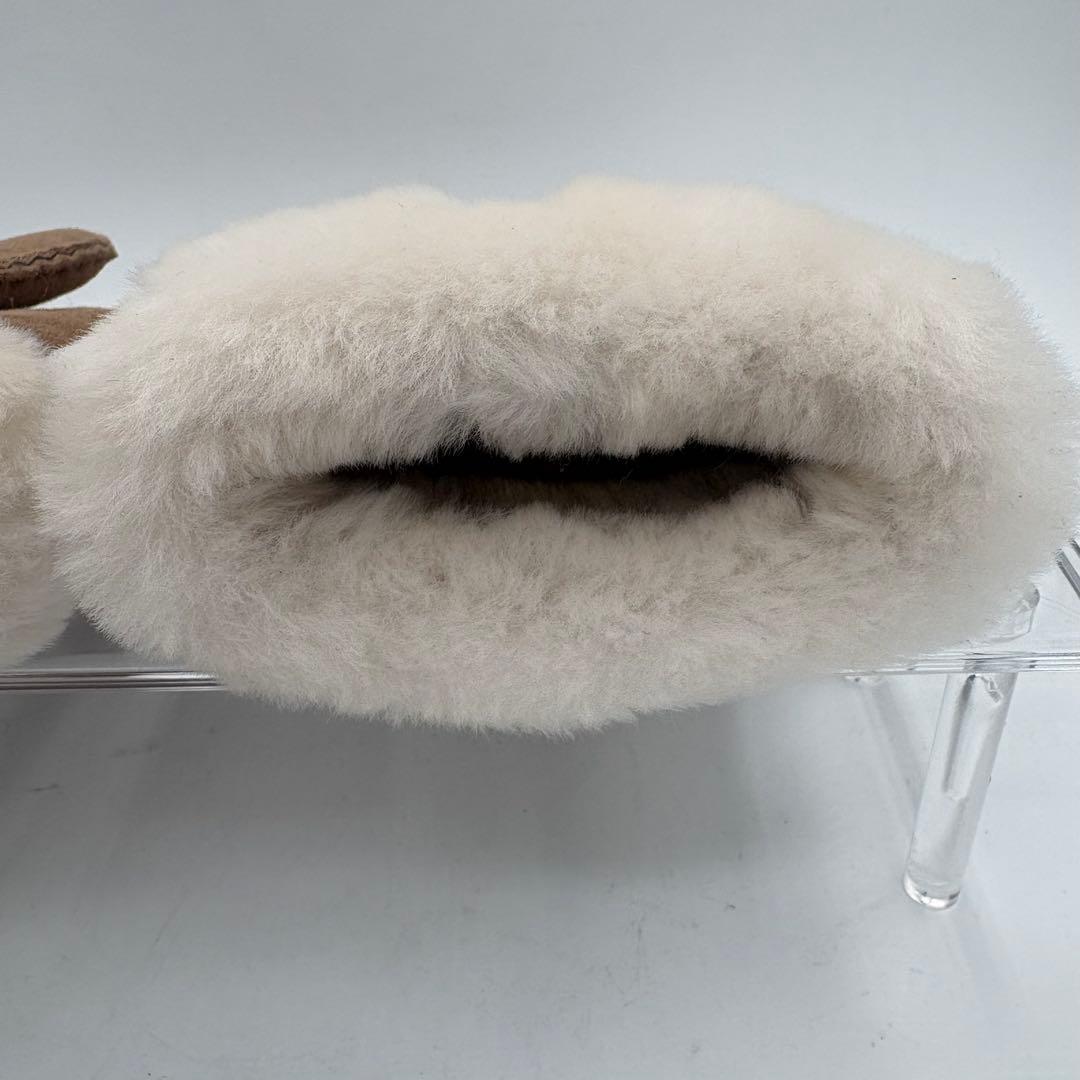 未使用級　アグ シープスキン 羊革 ボア 手袋 デカロゴ グローブ