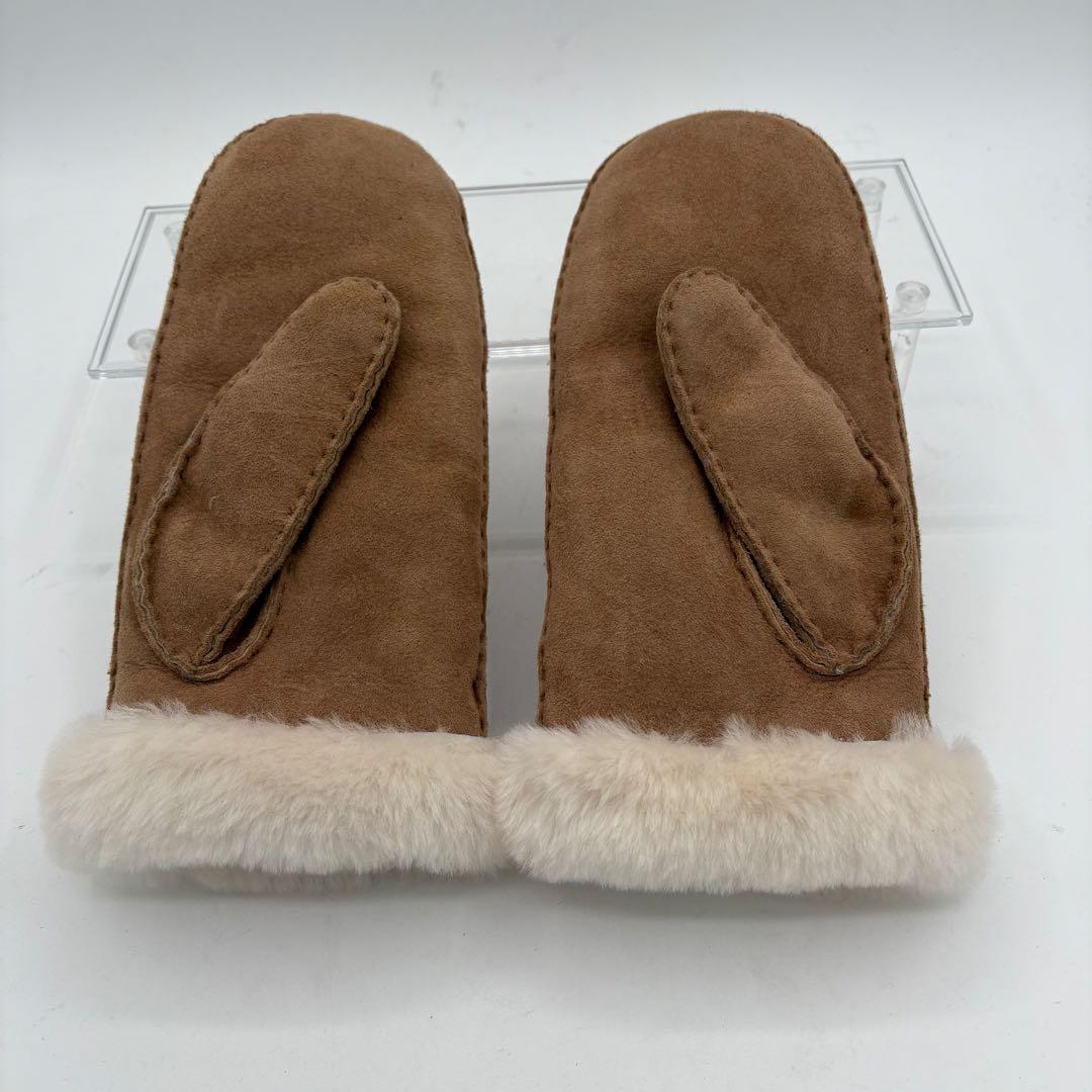 未使用級　アグ シープスキン 羊革 ボア 手袋 デカロゴ グローブ