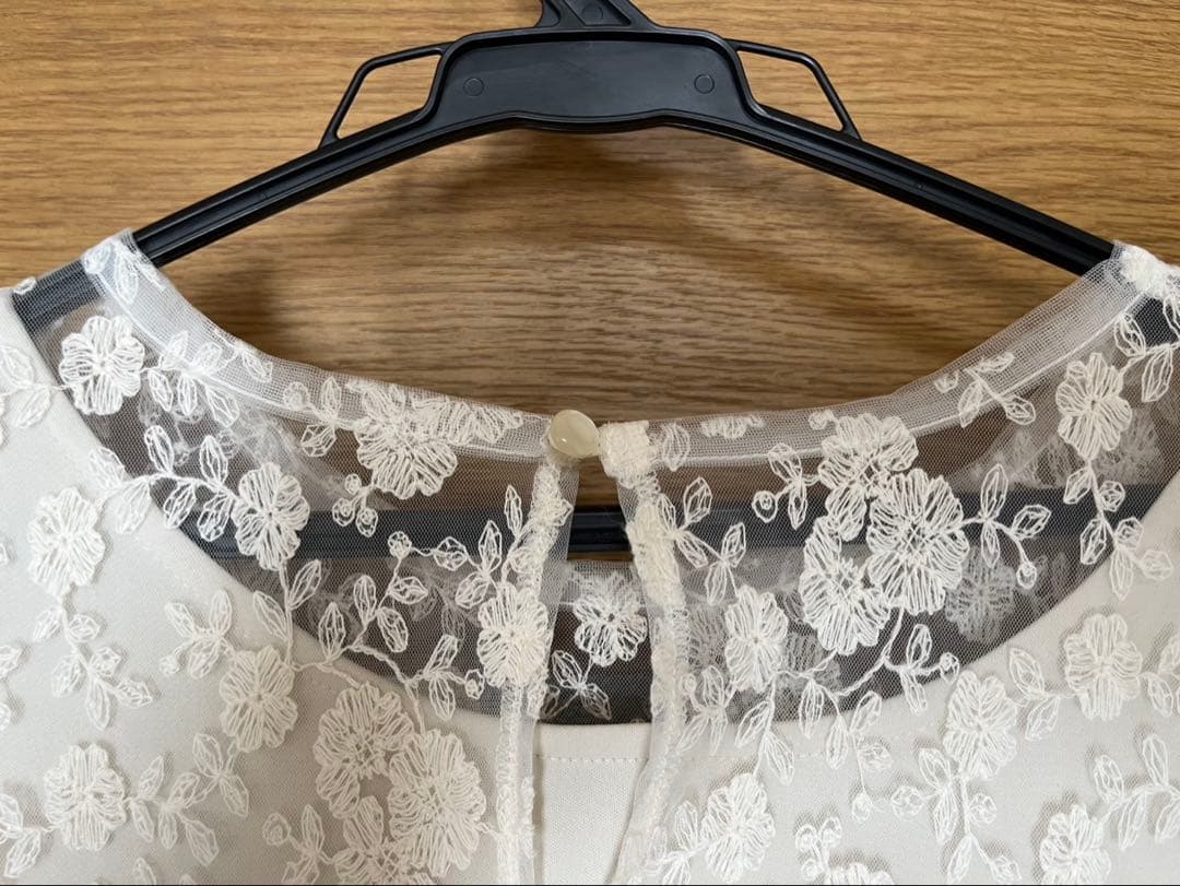 hinari フラワー刺繍チュールレースワンピース