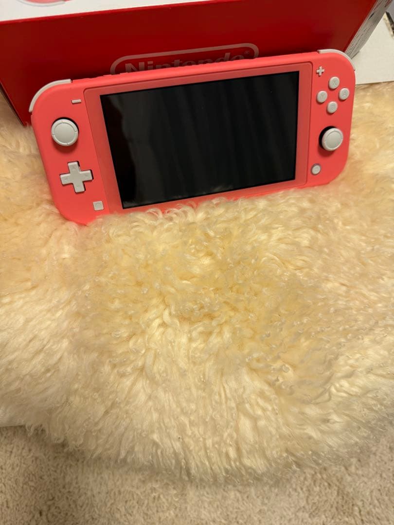 新品　未使用⭐︎Nintendo Switchライト　コーラル