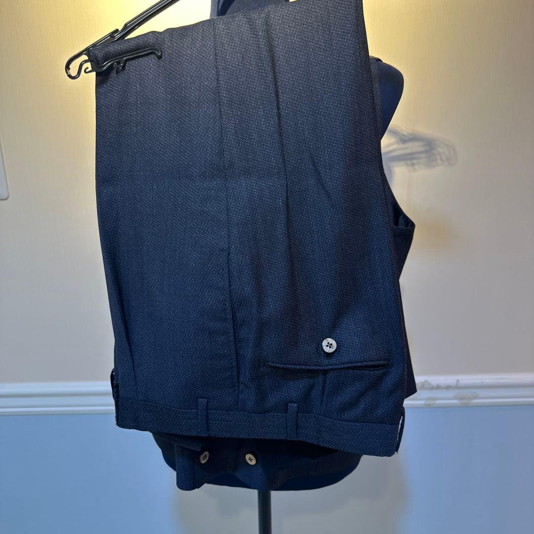イタリー　ダークブルー スリーピーススーツ ウール混紡