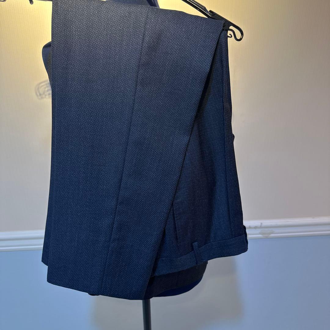 イタリー　ダークブルー スリーピーススーツ ウール混紡