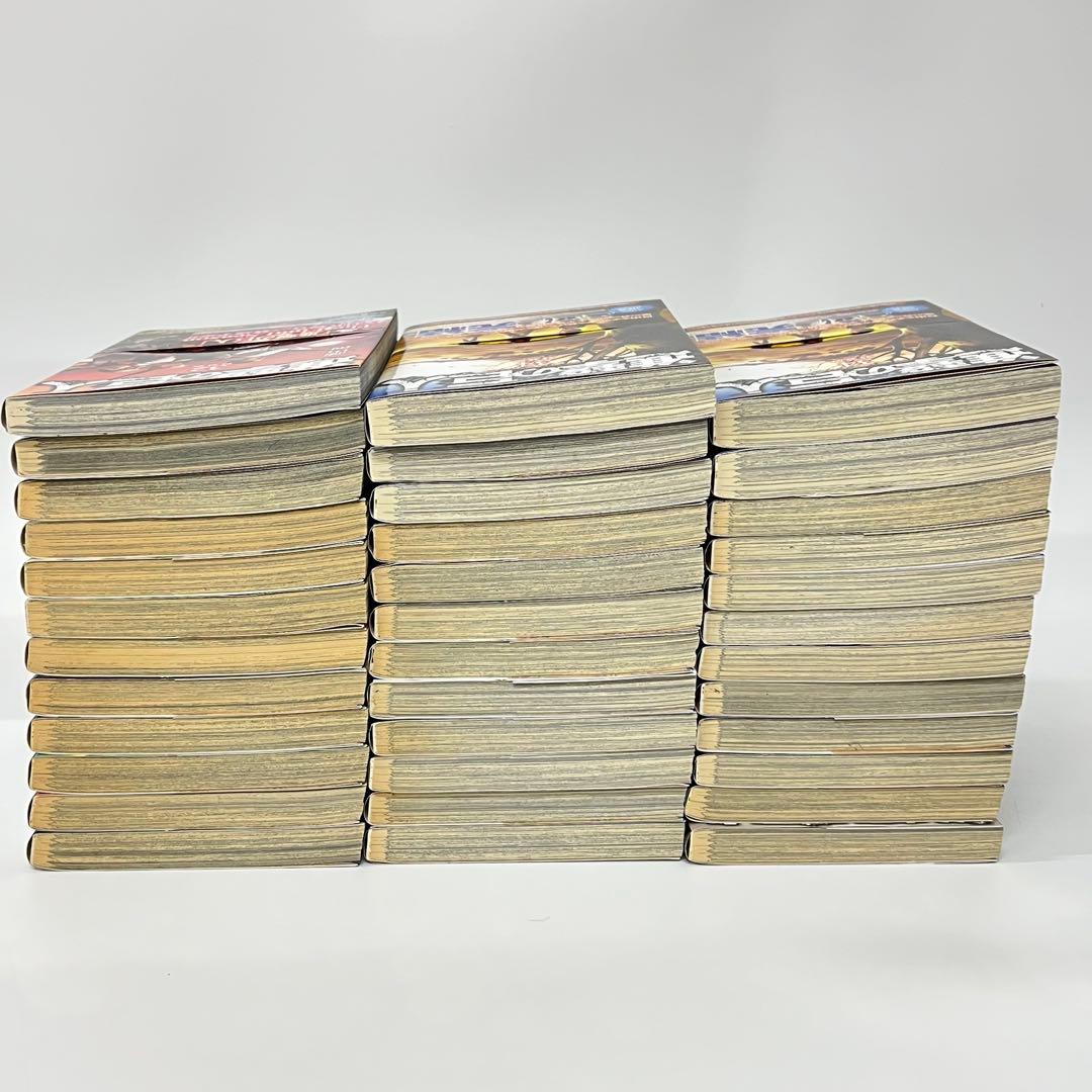 進撃の巨人 漫画 全巻セット 全34巻セット オリジナルDVD 缶バッジ まとめ