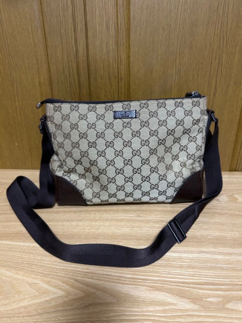 グッヂ　GUCCI ショルダーバッグ