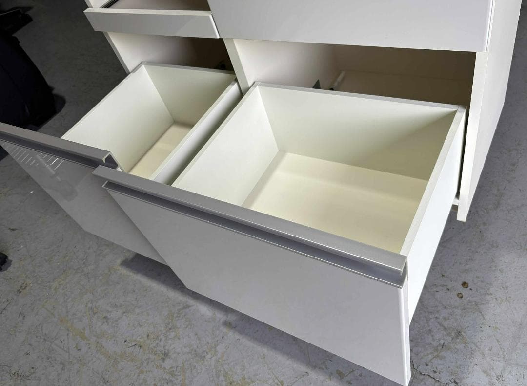 最高級 PAMOUNA キッチンボード、食器棚、幅90cm Used