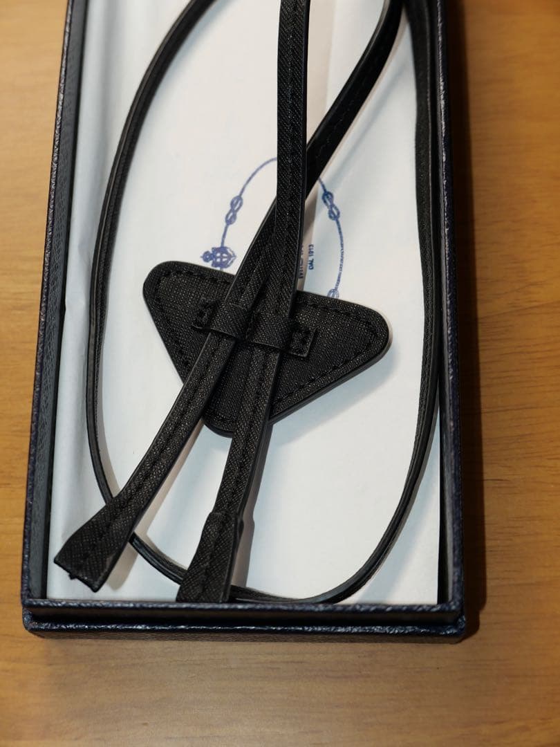 PRADA サフィアーノ　レザー　ポロ　タイ