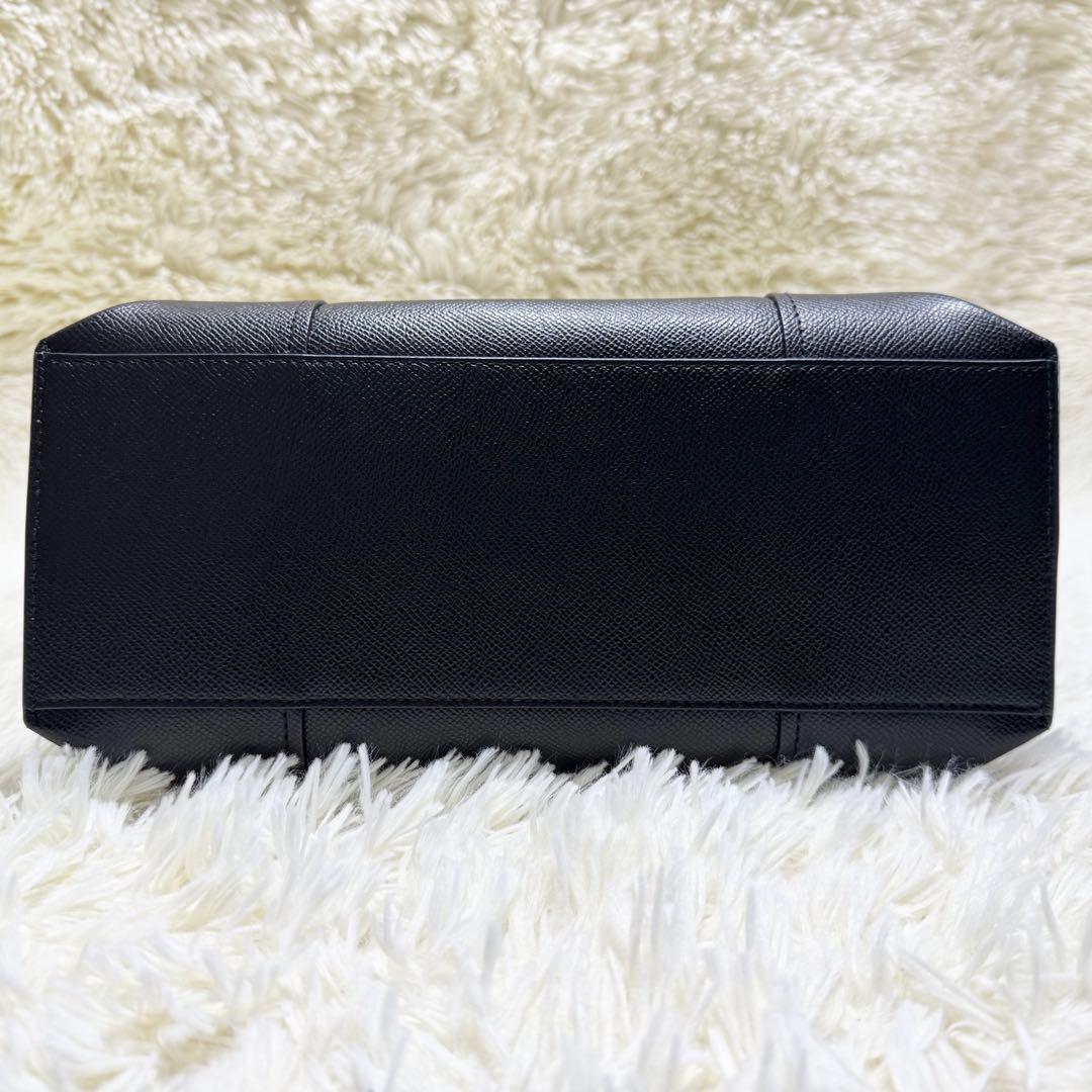 フルラ ヴィットリア トートバッグ 現行アーチロゴ ブラック サフィアーノレザー