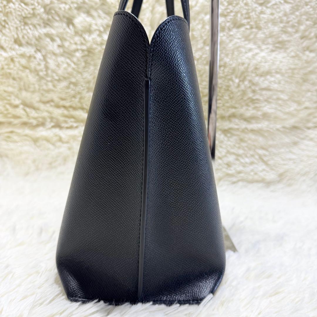 フルラ ヴィットリア トートバッグ 現行アーチロゴ ブラック サフィアーノレザー