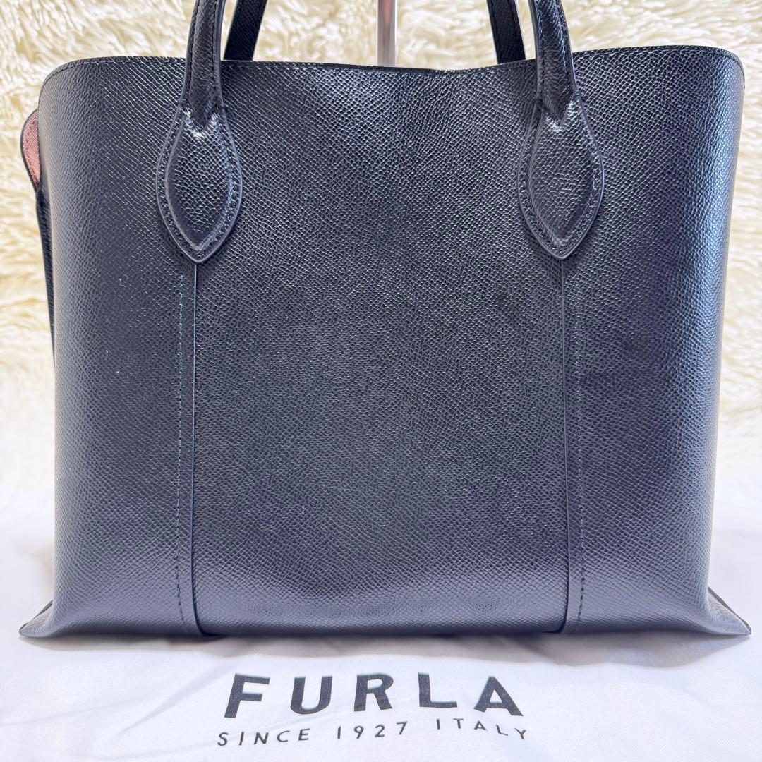 フルラ ヴィットリア トートバッグ 現行アーチロゴ ブラック サフィアーノレザー
