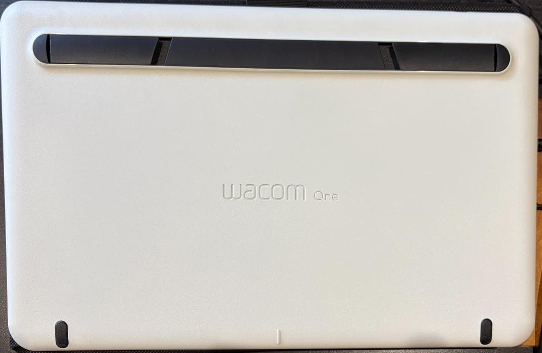 Wacom One DTC133 液晶ペンタブレット本体とペン