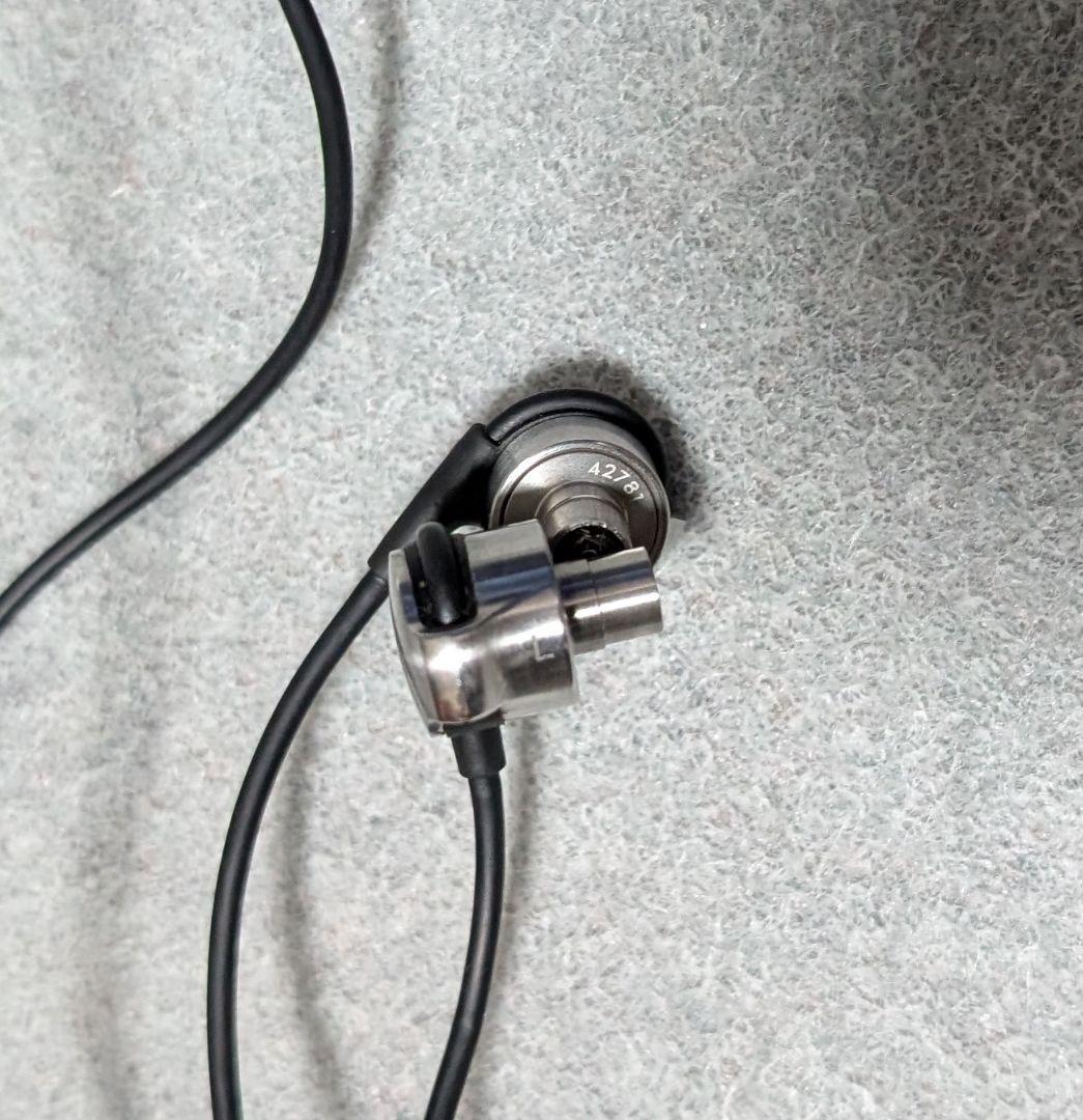 イヤホン AKG K3003