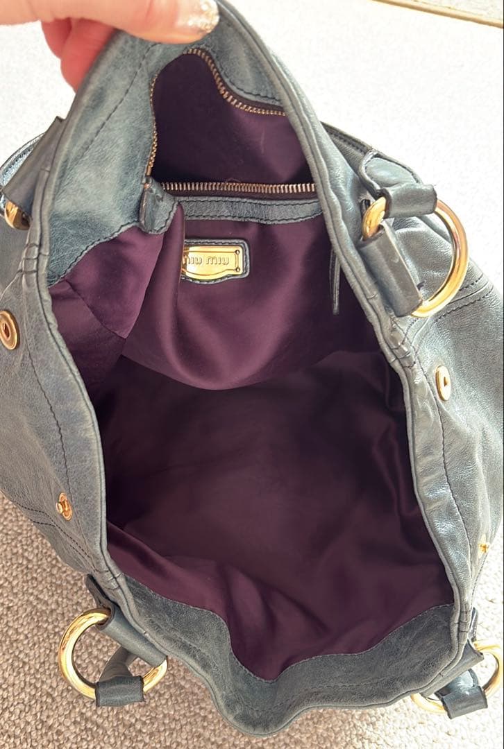 ミュウミュウmiumiu A4すっぽり入ります❣️まだまだ使えます❣️