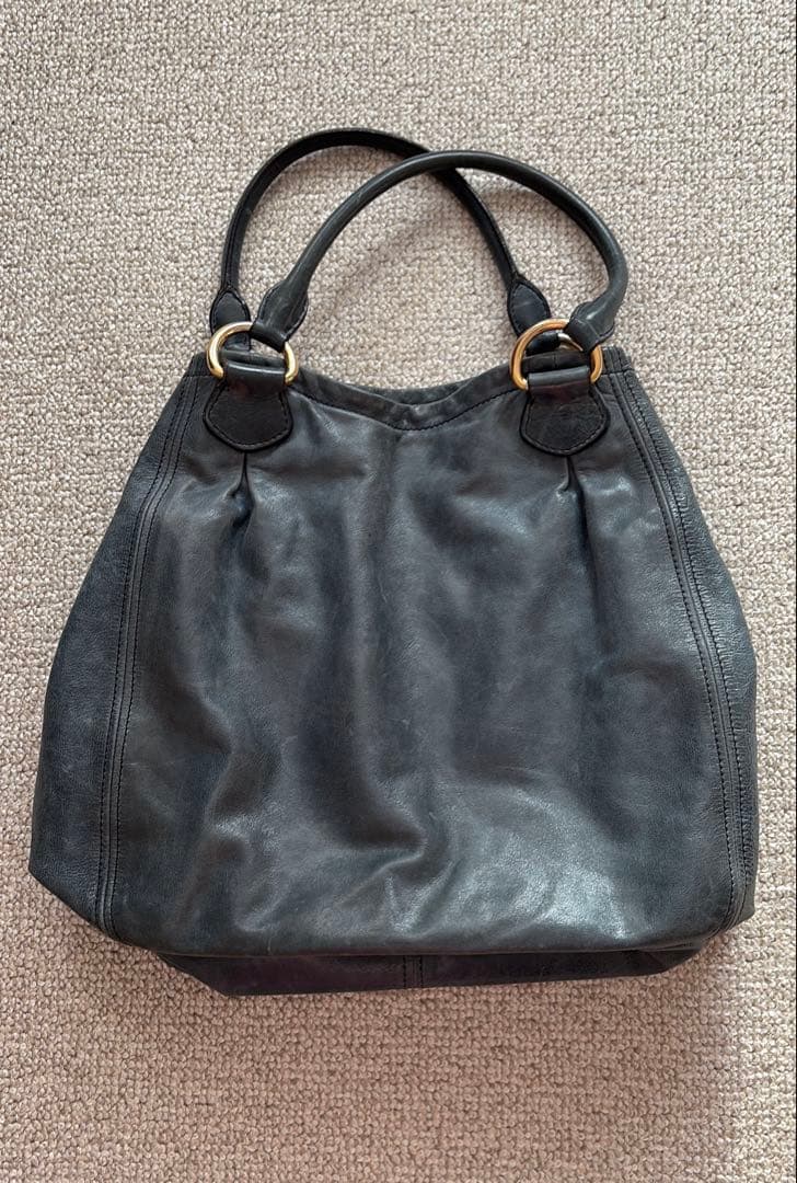 ミュウミュウmiumiu A4すっぽり入ります❣️まだまだ使えます❣️