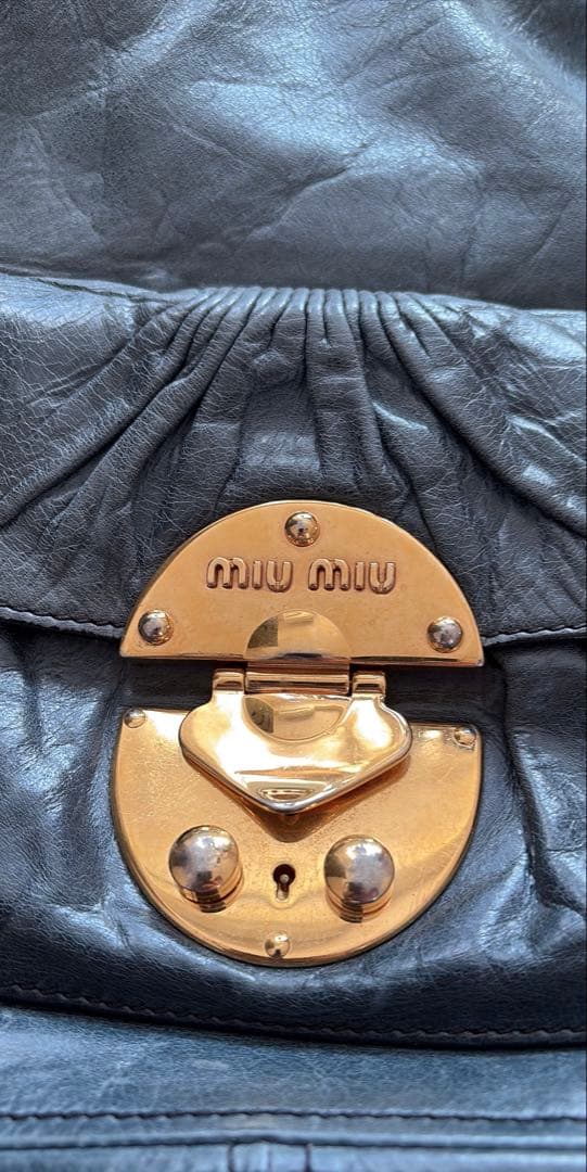 ミュウミュウmiumiu A4すっぽり入ります❣️まだまだ使えます❣️