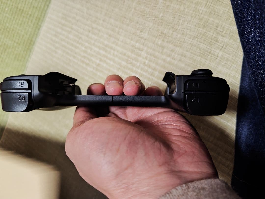 BACKBONE iPhone、Android用ゲームコントローラー