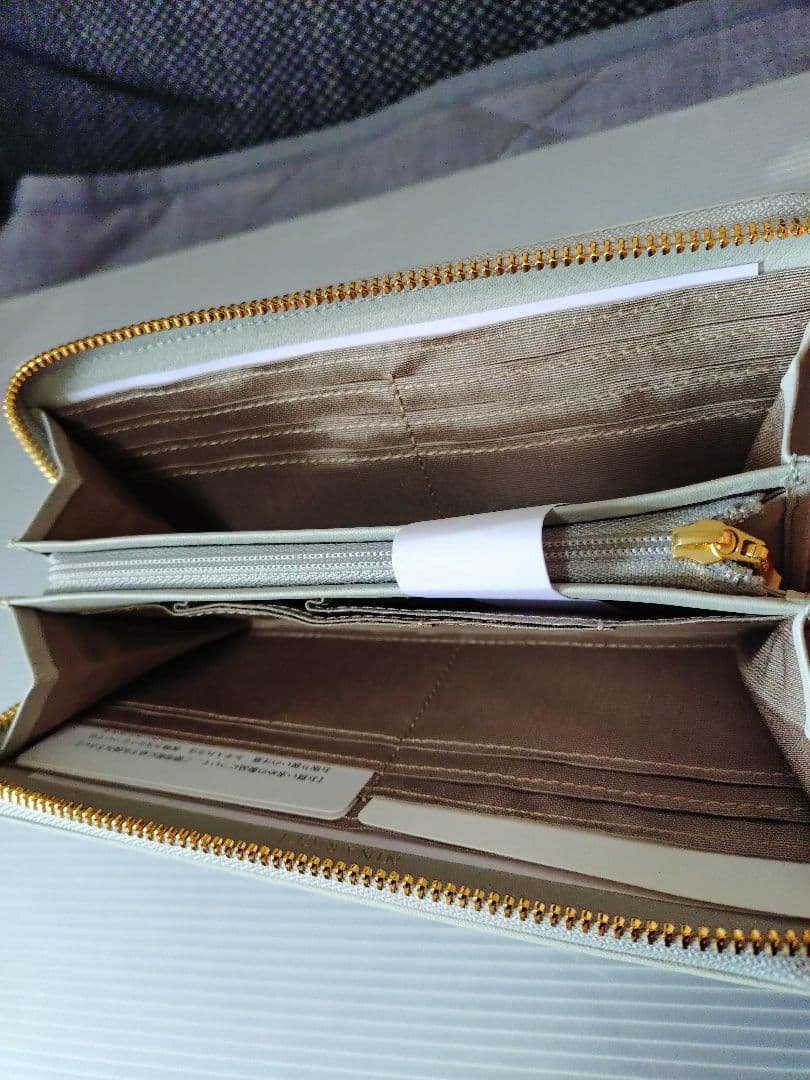 ニナリッチ☆ラウンドファスナー長財布☆ライトグレー