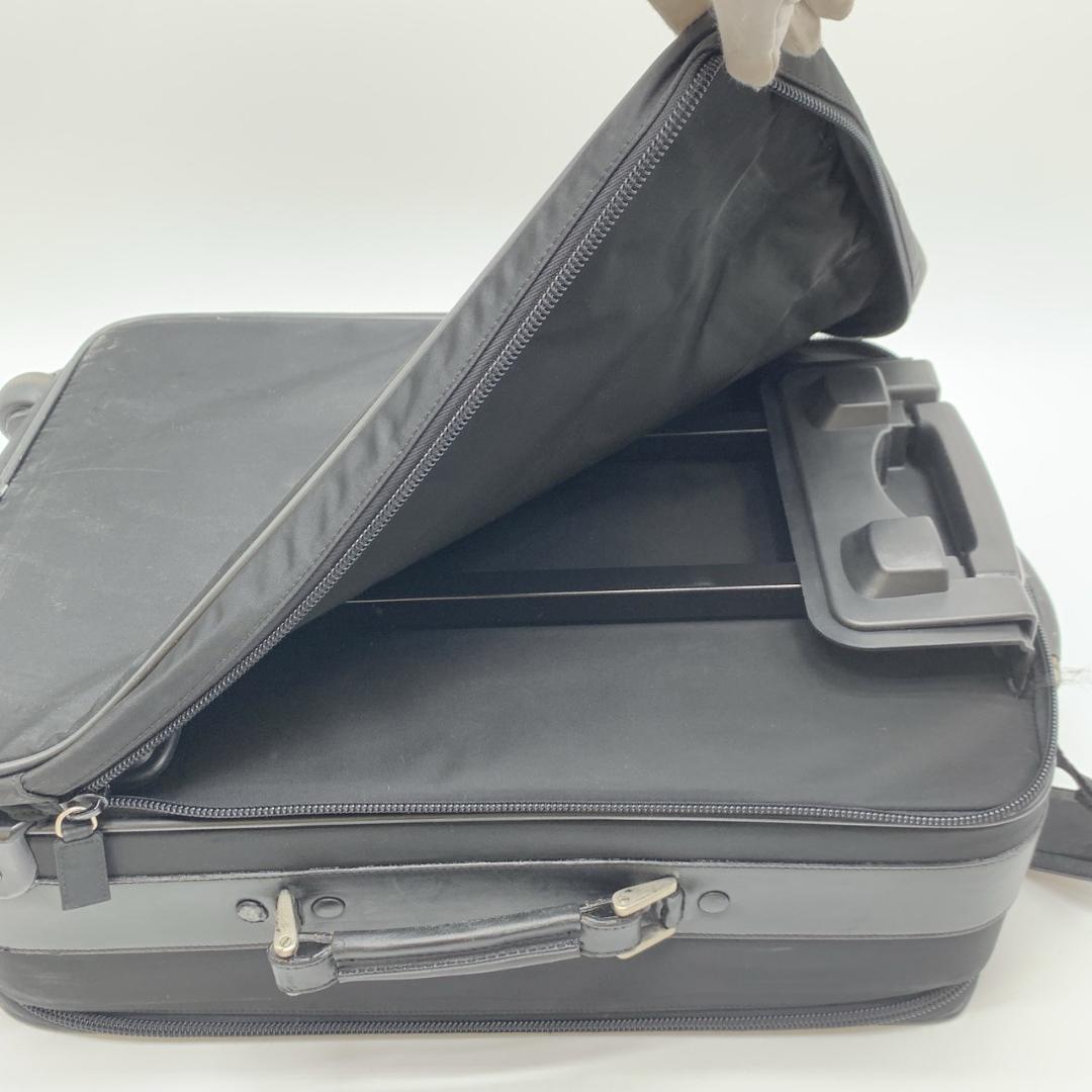 プラダ テスートナイロン レザー 2輪 キャリーバッグ トラベルバッグ