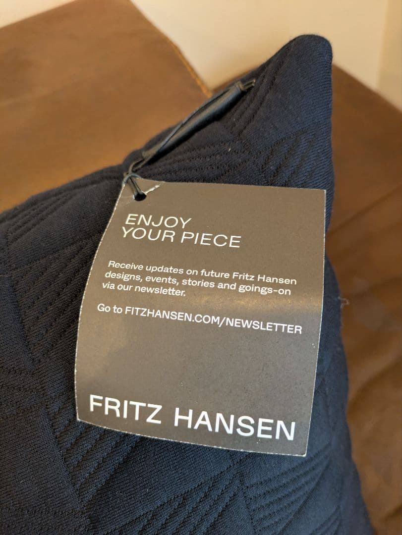 フリッツ・ハンセン　クッション　アルネ・ヤコブセン　トラペズ　モデルルーム展示品