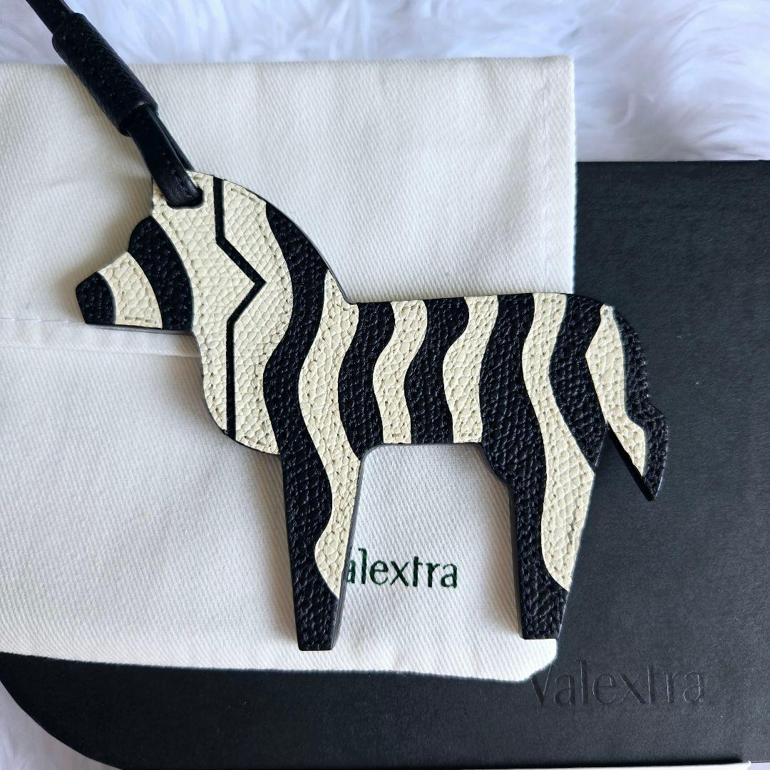 美品 希少 Valextra ヴァレクストラ 可愛い　ゼブラ型チャーム 箱付
