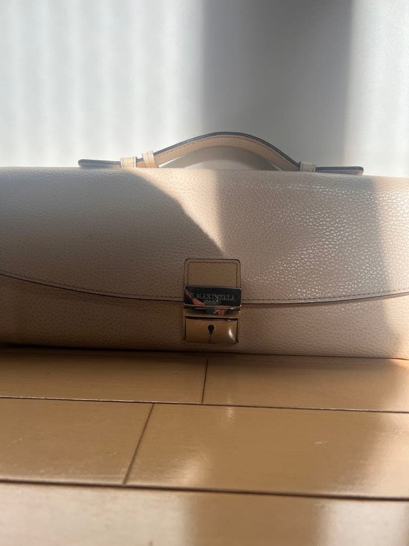 E. MARTINELLA ビジネスバッグ ミルクティー色