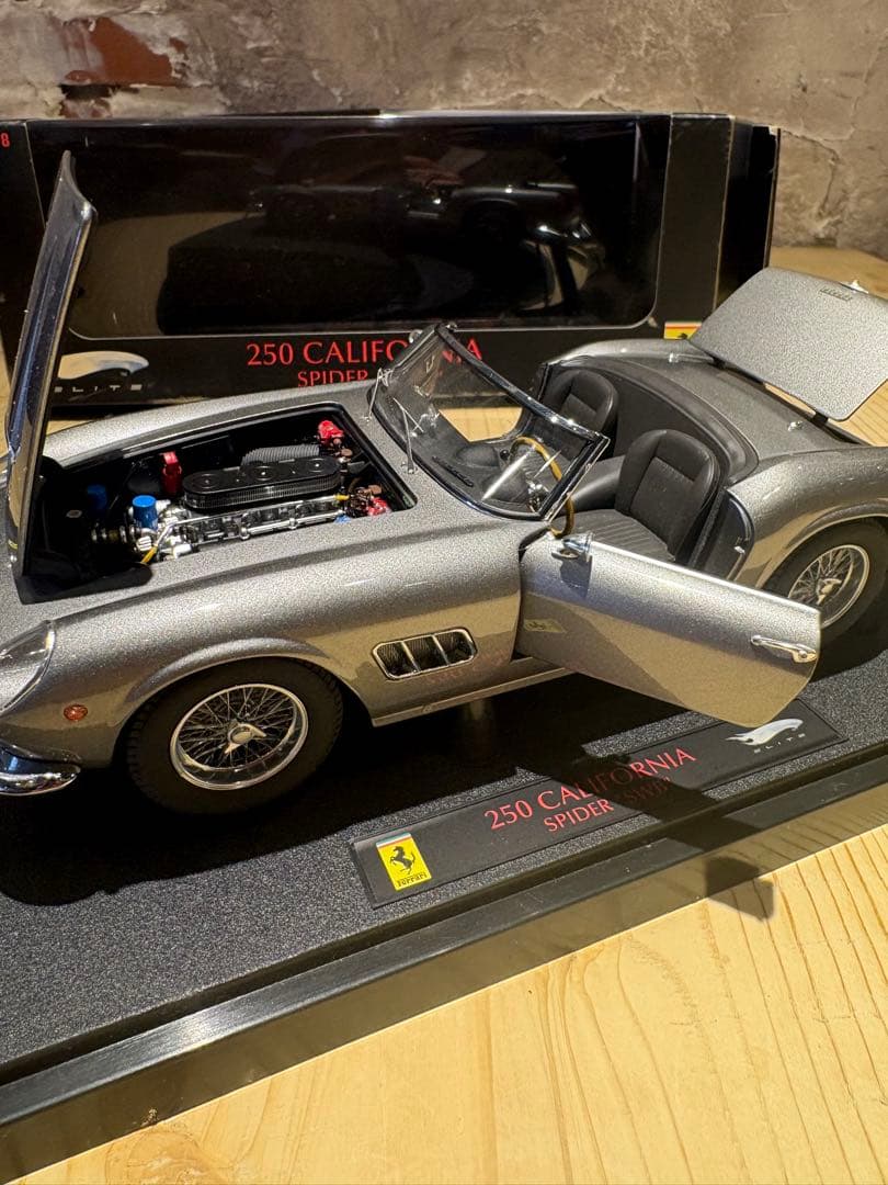 マテルエリート1/18フェラーリ250カリフォルニアスパイダーSWB