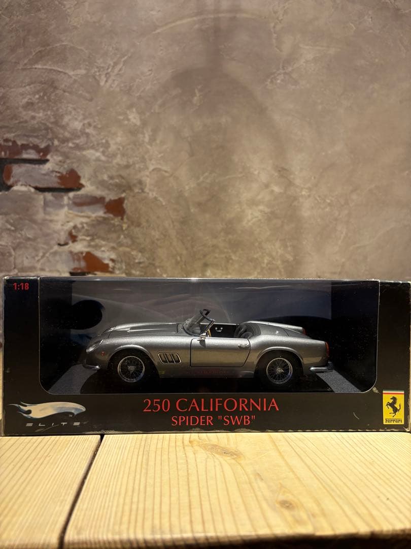 マテルエリート1/18フェラーリ250カリフォルニアスパイダーSWB