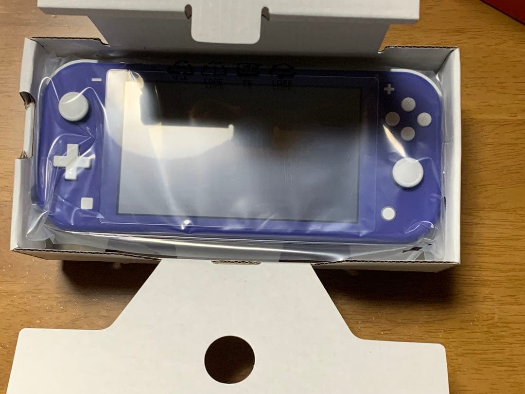 任天堂Switch ライト　ブルー