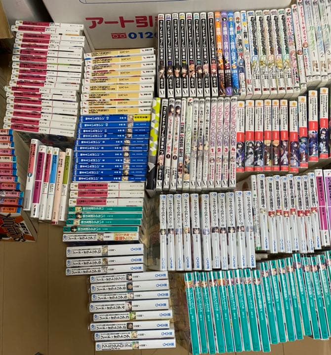 漫画、ラノベ、約400冊