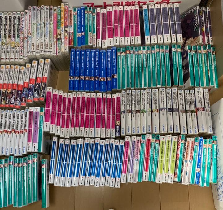 漫画、ラノベ、約400冊