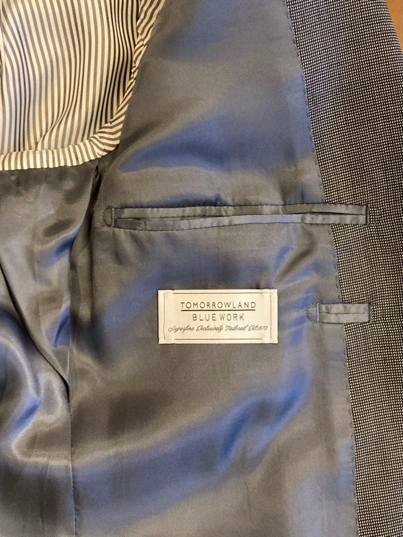 TOMORROWLAND新品タグ付きスーツ