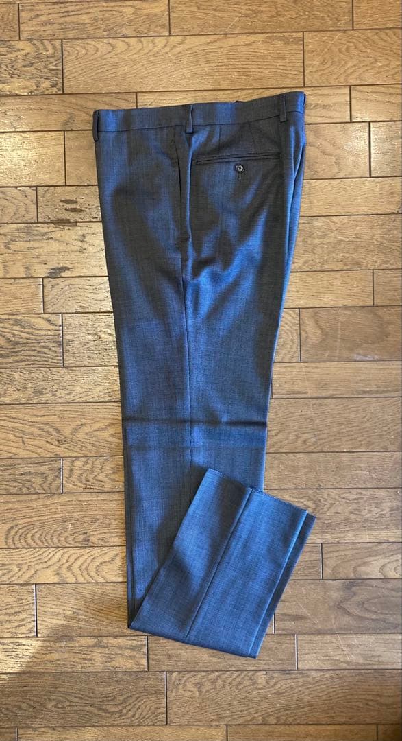 TOMORROWLAND新品タグ付きスーツ