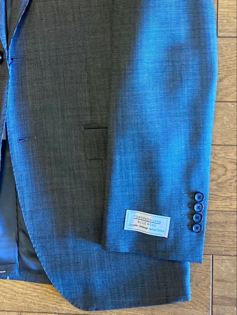 TOMORROWLAND新品タグ付きスーツ