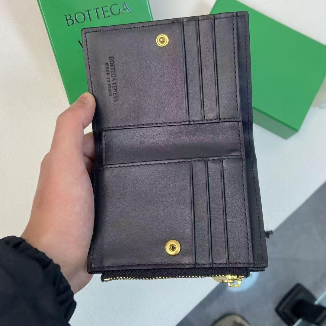 のーらん BOTTEGA VENETA ブラック二つ折り財布
