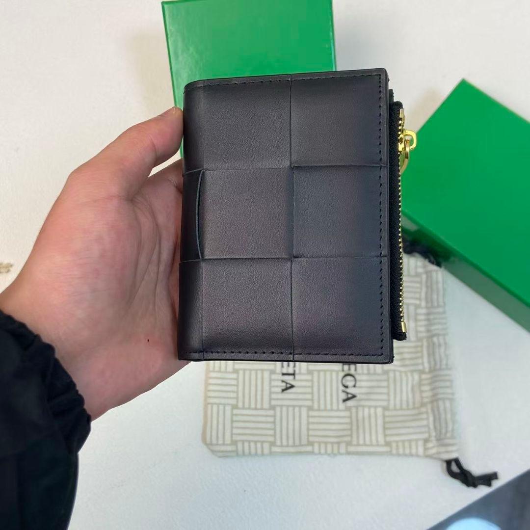 のーらん BOTTEGA VENETA ブラック二つ折り財布